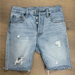 Levi's Women's 501 Slouch Around Shorts size 25